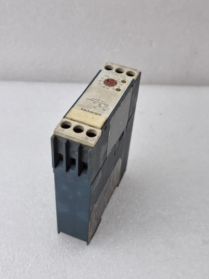 Siemens 7PU4020-3AN20 Time Relay On Delay AC 220/240V 50/60Hz Made-Germany